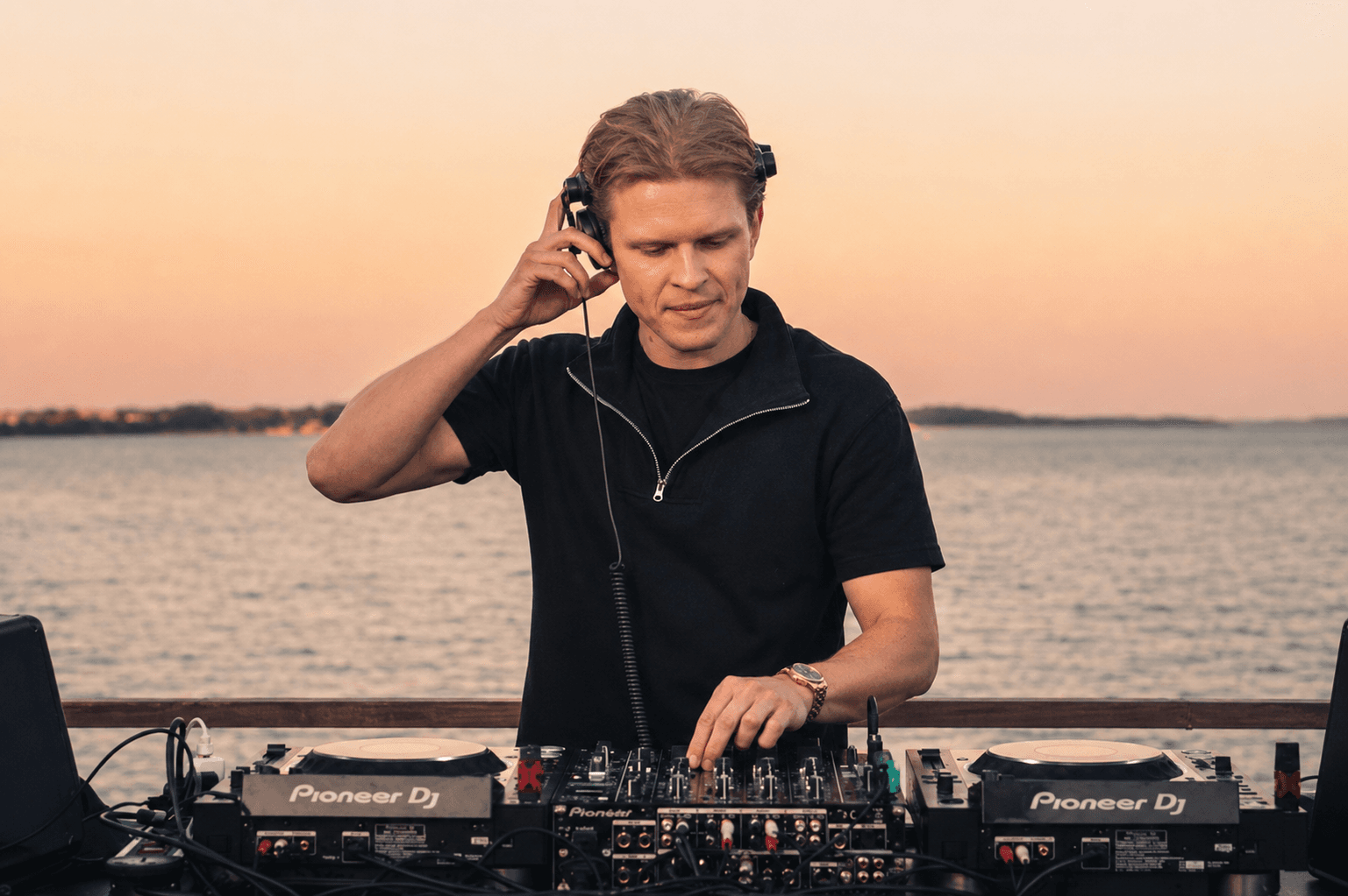 Florian P behind the decks at dusk